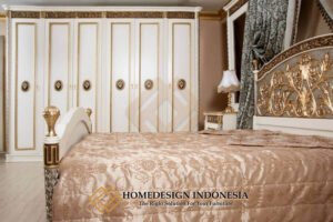 Lemari Pakaian Mewah 6 Pintu Furniture Klasik Jepara FM-347