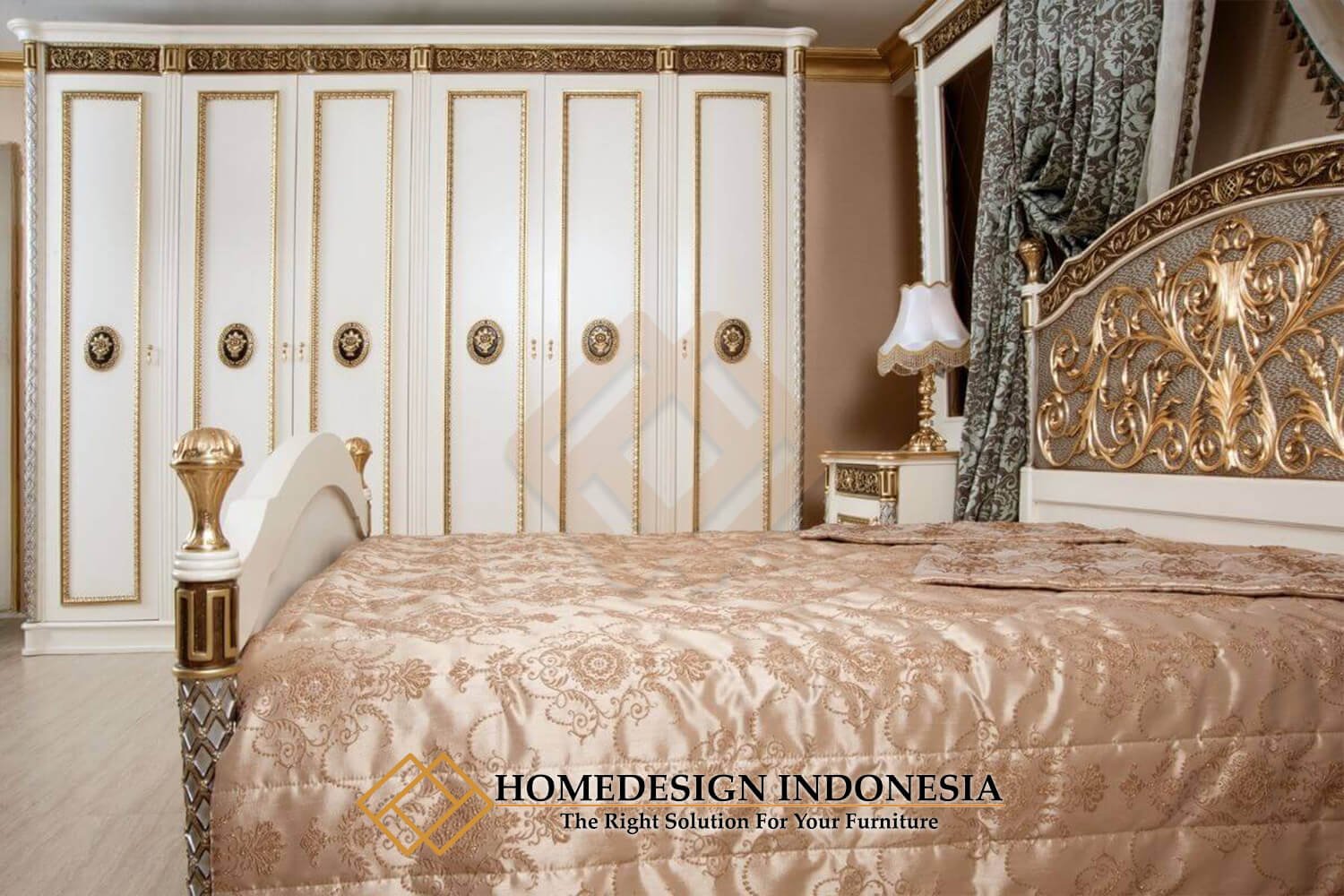 Lemari Pakaian Mewah 6 Pintu Furniture Klasik Jepara FM-347